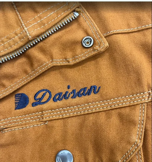 重仮設リース業の作業服への筆記体のロゴ刺繍